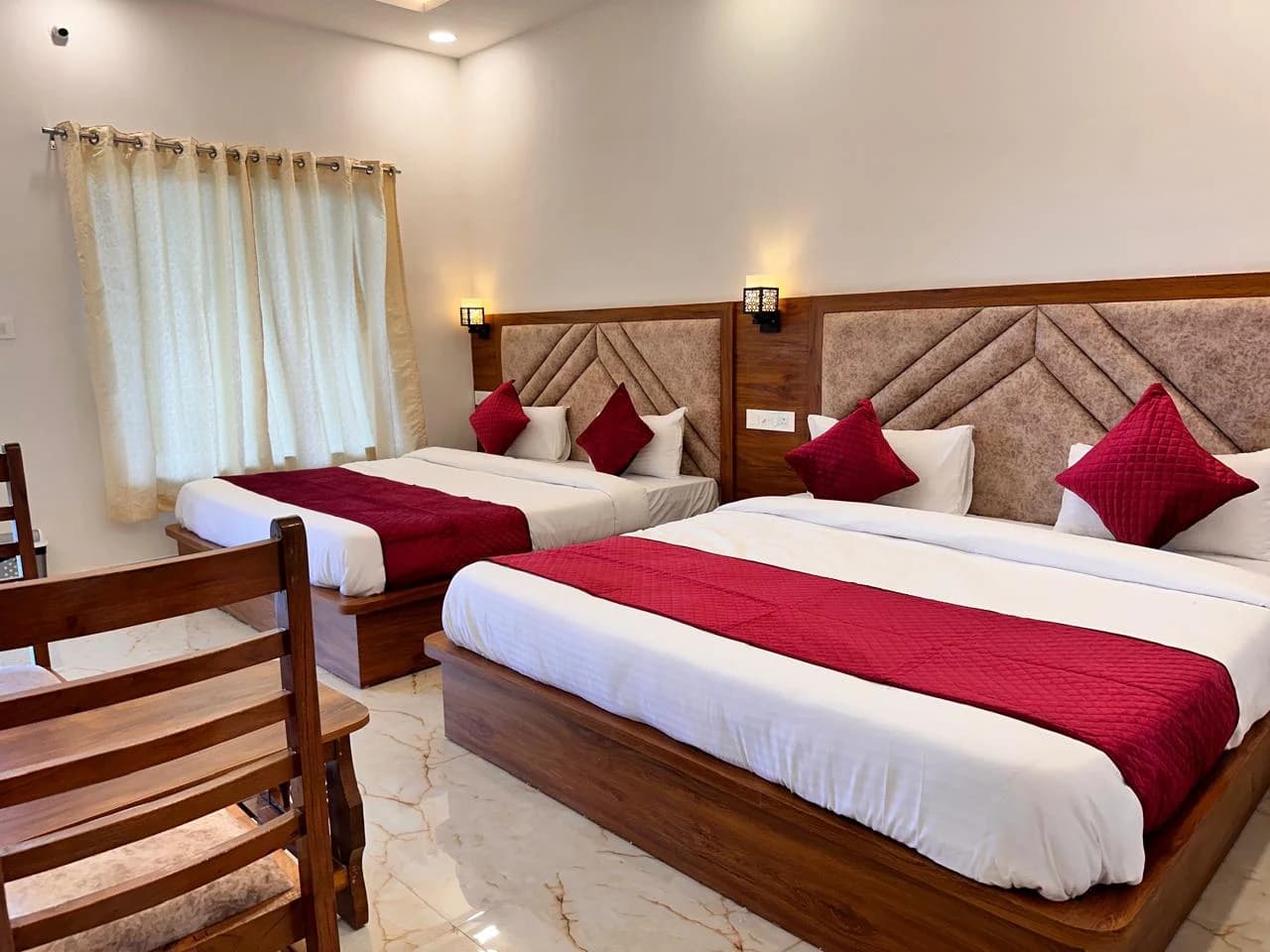 Garden room with twin beds