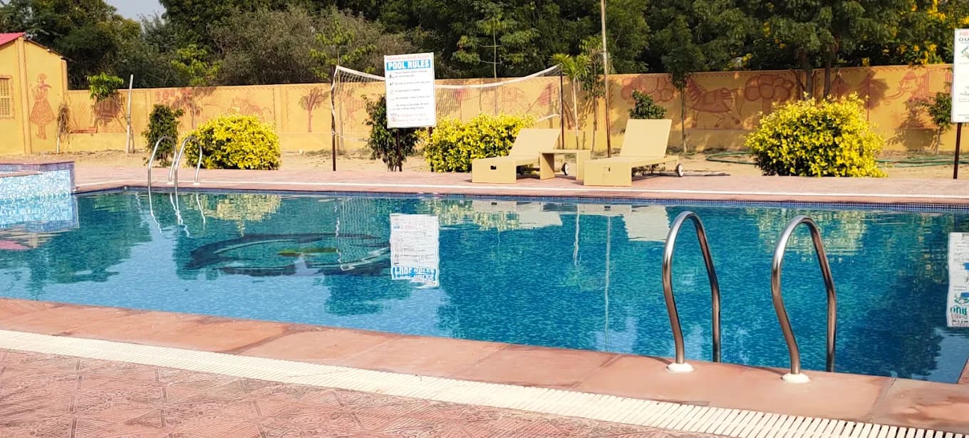 Poolside loungers